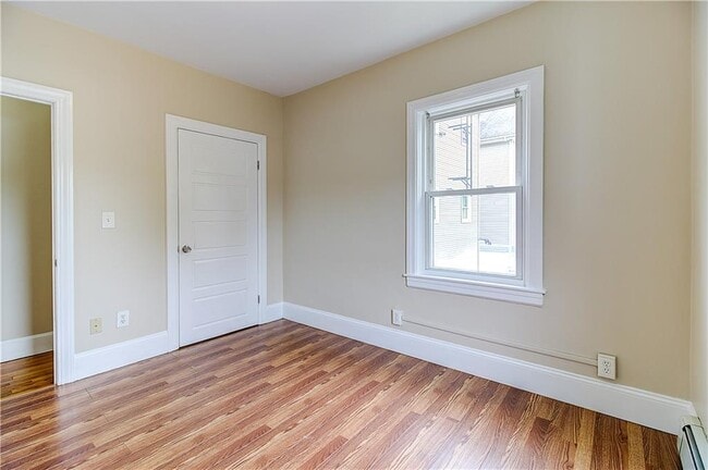 Building Photo - 614 River Ave