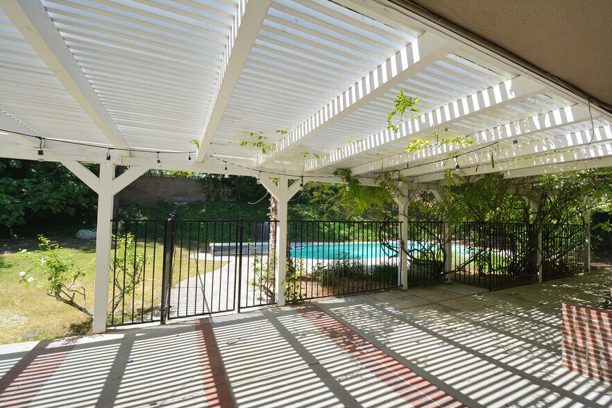 Building Photo - 23526 Dolorosa St