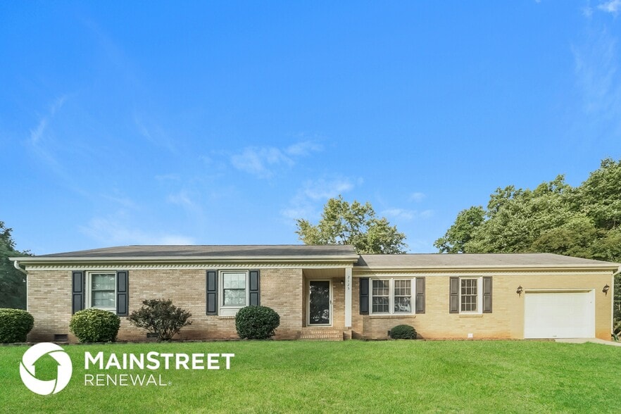 Building Photo - 2125 Helen Dr