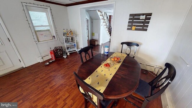 Building Photo - 415 E Flora St