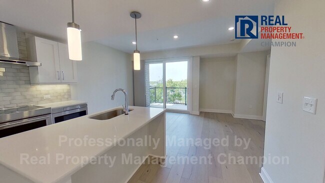 Building Photo - Luxury Condo with Water Views in Heart of Wilmington