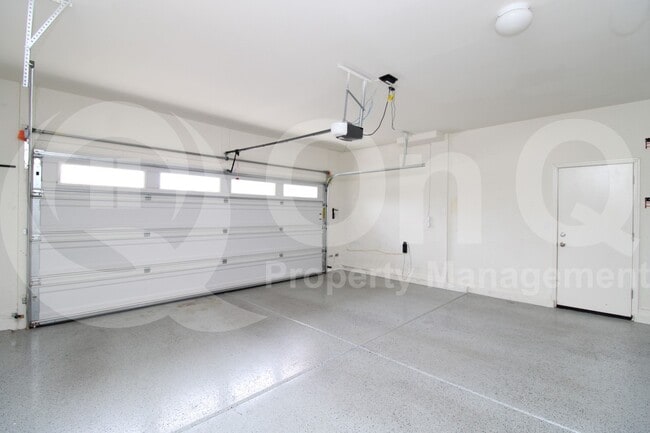 Building Photo - 3080 S Jasmine Dr