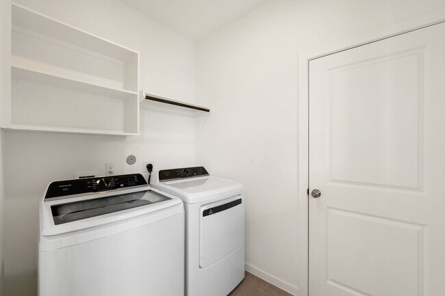 Building Photo - 6742 Sunset Velvet Dr