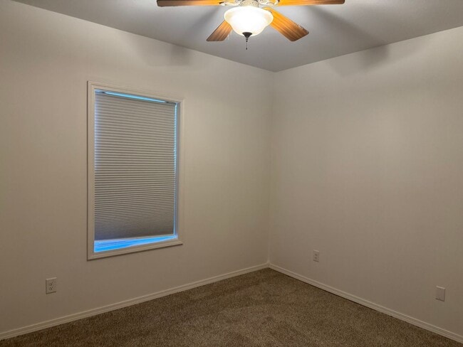Building Photo - 5 Bedroom | 3 Bathroom | 3 Car Garage | Wa...