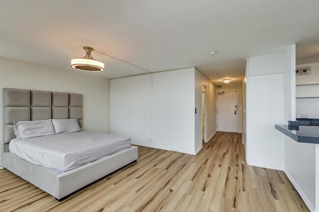 Building Photo - 3550 N Lake Shore Dr