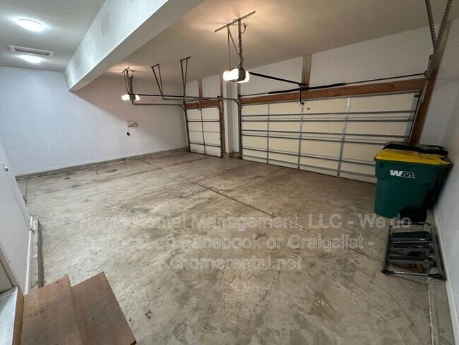 Building Photo - 8608 W 165th St