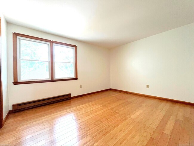 Building Photo - 246 Woodford Ave