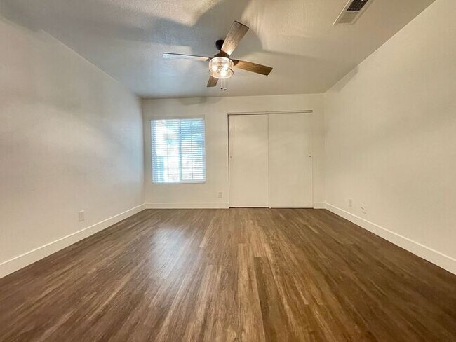 Building Photo - To schedule a viewing, call Wally Fellman ...