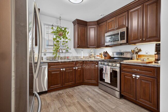 Building Photo - 1620 Melrose Pkwy