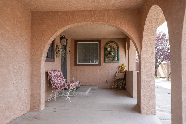 Building Photo - Desert Oasis – Furnished Executive Room in...