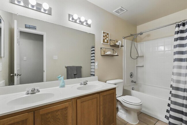 Building Photo - 12629 Shady Cedar Dr