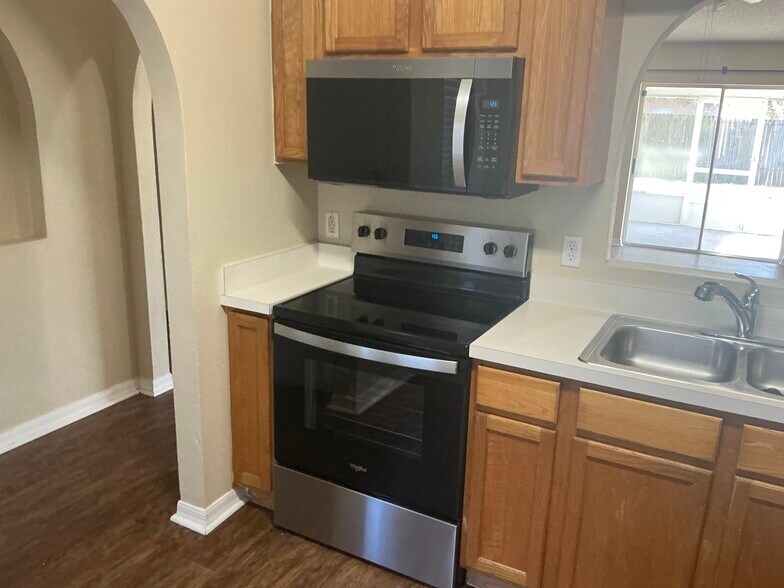 Building Photo - 2063 Corner Meadow Cir