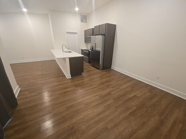 Building Photo - 2143/45 S Thatcher Cir