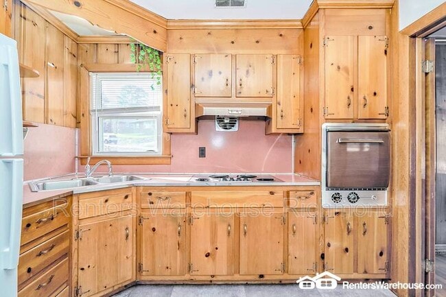 Building Photo - 5517 Flower Ave