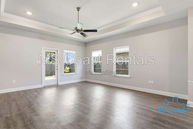 Building Photo - 5543 Overland Dr