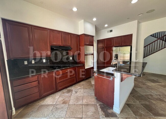 Building Photo - 637 Oak Glade Dr