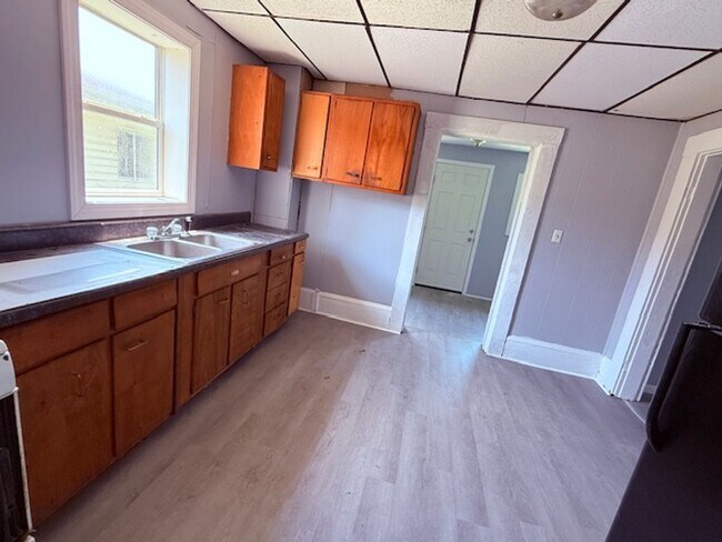Building Photo - 703 Kenova