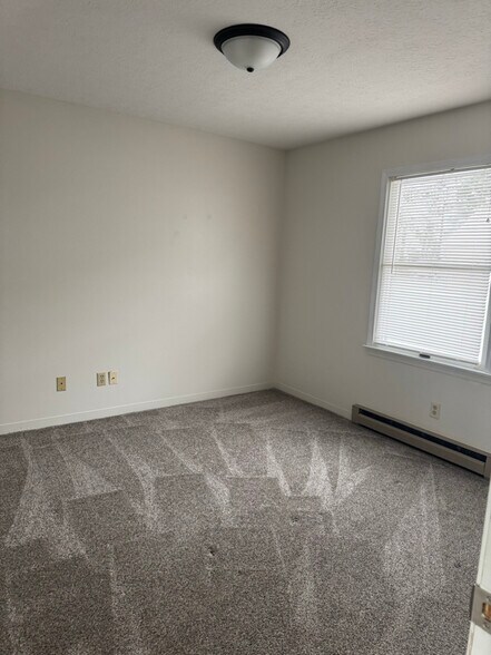 Building Photo - 16 Orchard Ln