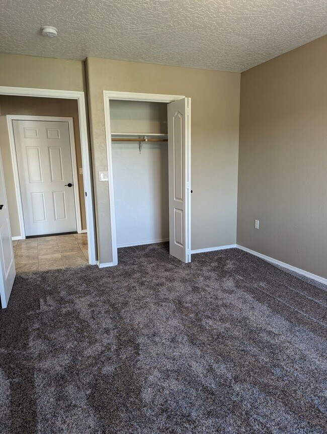 Building Photo - Wonderful 3 bedroom 2 bath Orchards condo