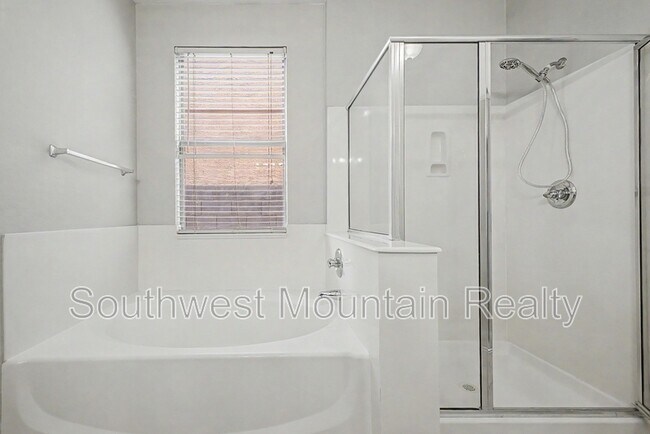 Building Photo - 45556 W Tucker Rd