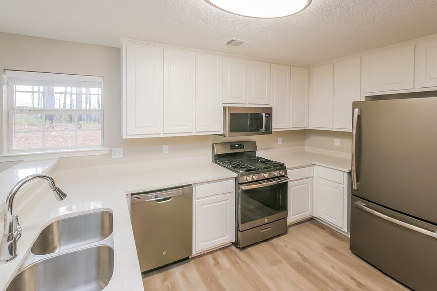 Building Photo - 314 The Gables Dr