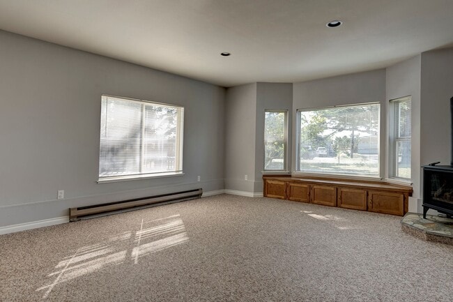 Building Photo - 3 Bed 3 Bath Home near West Beach