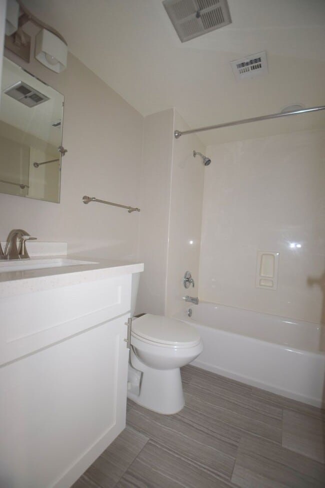 Building Photo - Beautifully remodeled Scottsdale condo bac...