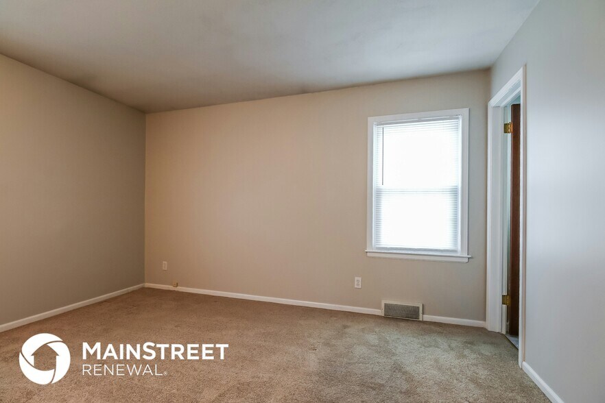 Building Photo - 6828 N Overland Dr