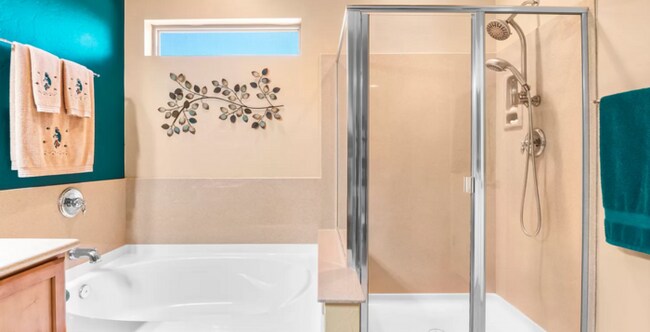 Building Photo - 4 bedroom 2 bath house