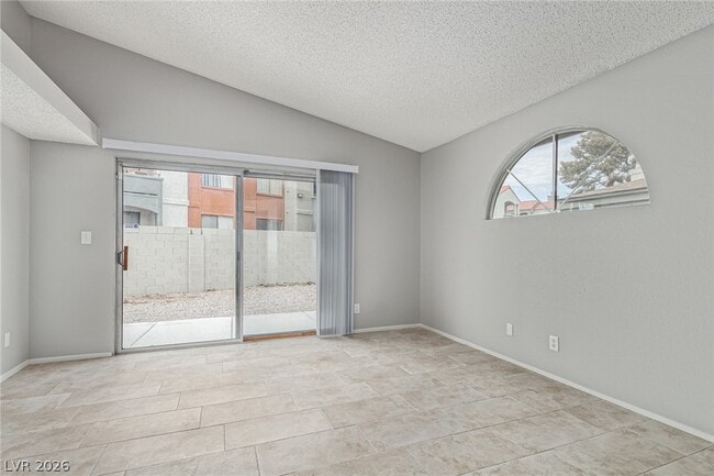 Building Photo - 2689 Rungsted St