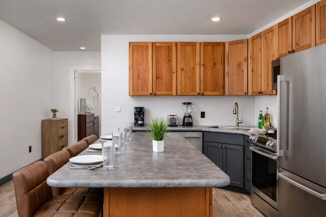 Building Photo - 217 S Badger Ave