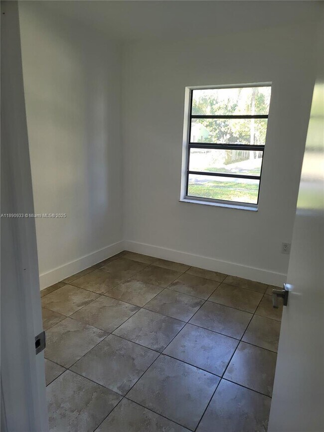 Building Photo - 15401 NW 27th Pl