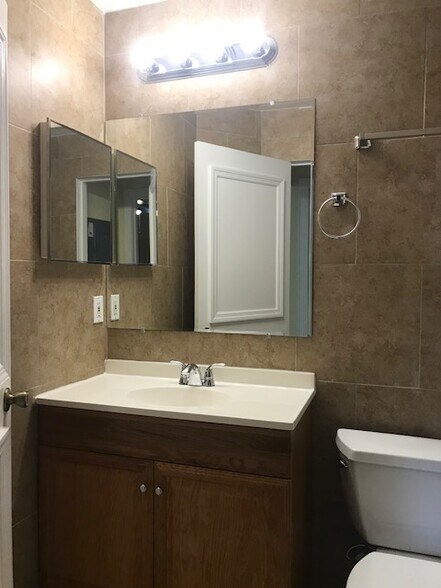 Building Photo - 144 Reserve Cir