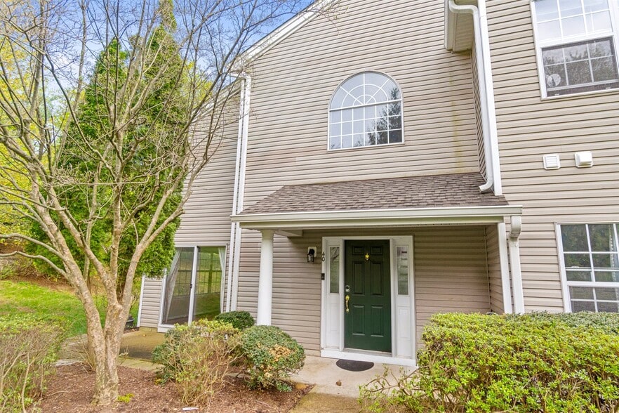 Building Photo - 40 Four Oaks Rd