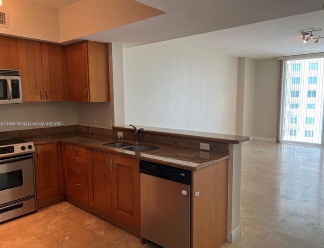 Building Photo - 1745 E Hallandale Beach Blvd