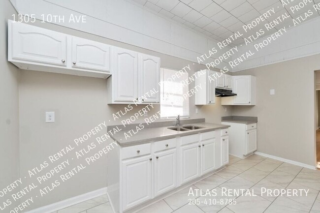 Building Photo - 1305 10th Ave