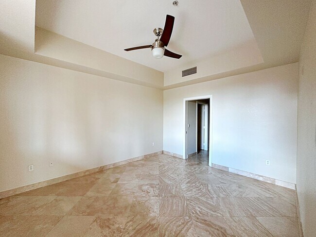 Building Photo - FREE WEEK PROMO! 2 BEDROOM 2 BATH GUARD GATED PARK AVENUE CONDO OFF THE STRIP!