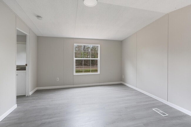 Building Photo - 23481 Redwood Dr