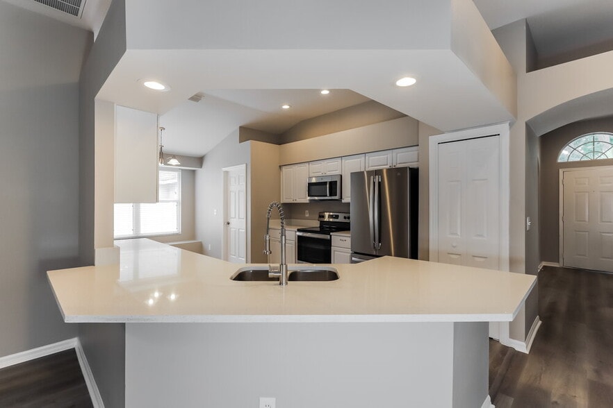 Building Photo - 2638 Allwood Ave