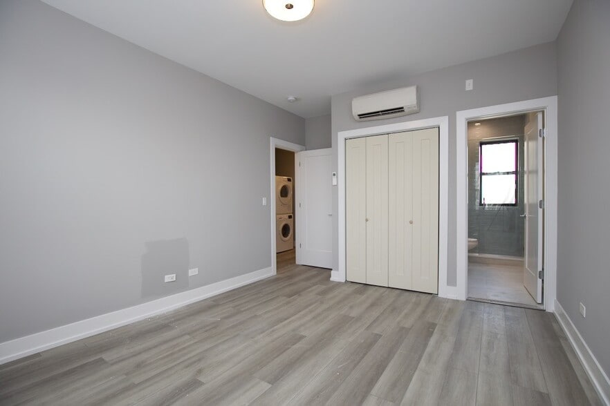 Building Photo - 3843 N Janssen Ave