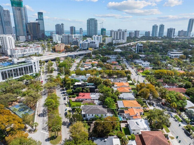 Building Photo - 442 SW 15th Rd