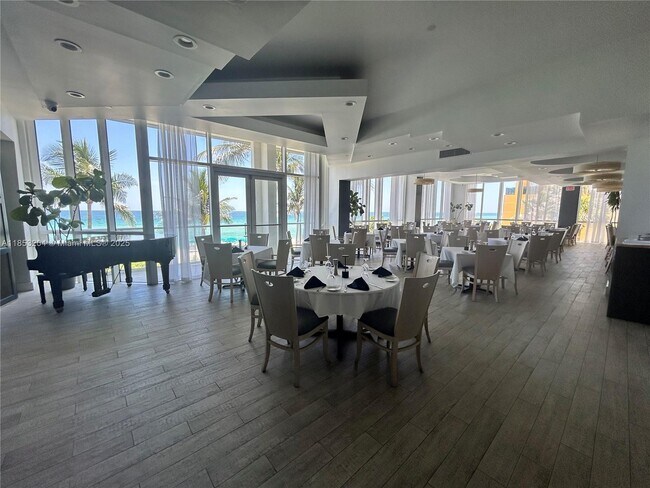 Building Photo - 16425 Collins Ave