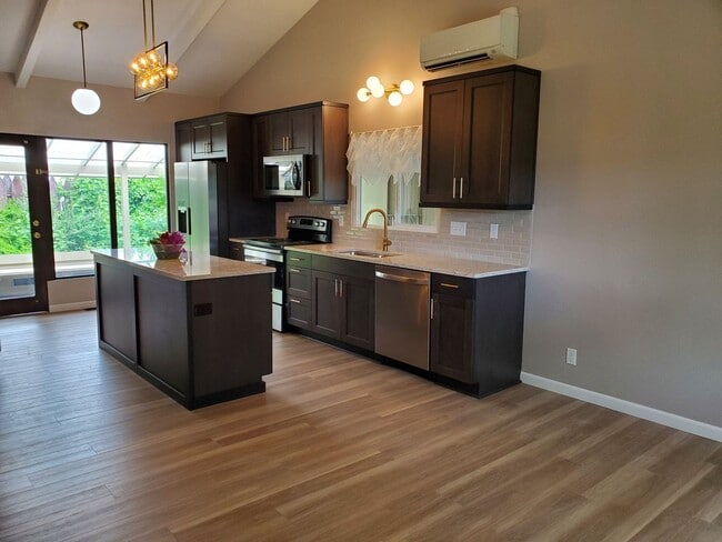 Building Photo - Modern Upgraded 3 bedroom Rambler