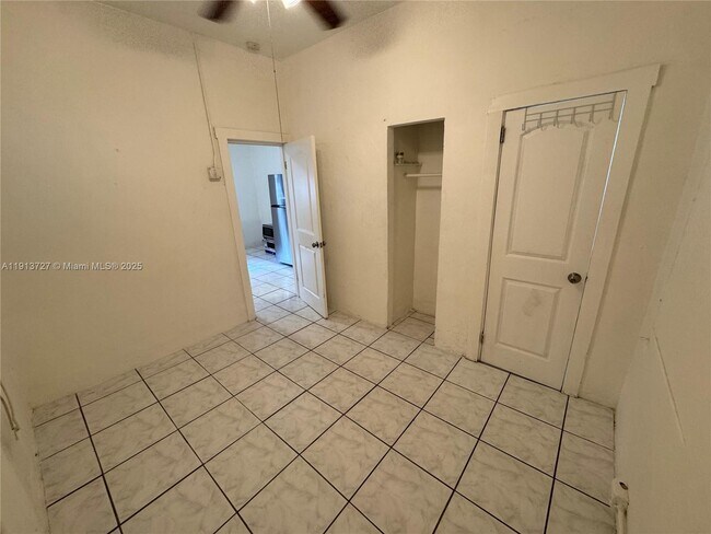 Building Photo - 2549 NE 190th St