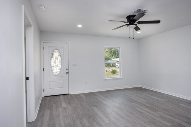 Building Photo - Spacious 4BR/2BA Home in Gainesville’s Heart