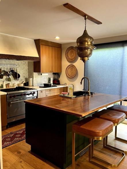 Building Photo - 1126 N Hoover St