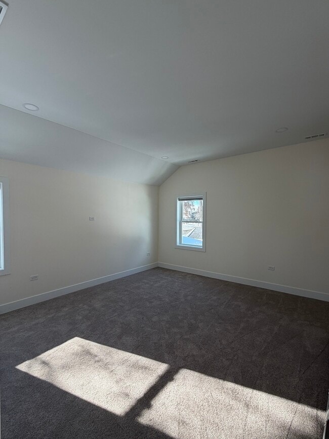 Building Photo - 915 S Spencer Rd