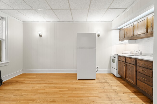 Building Photo - 1440 W Howard St