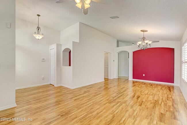 Building Photo - 608 Birchbark Trail