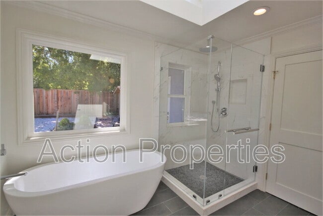 Building Photo - 1074 Highlands Cir